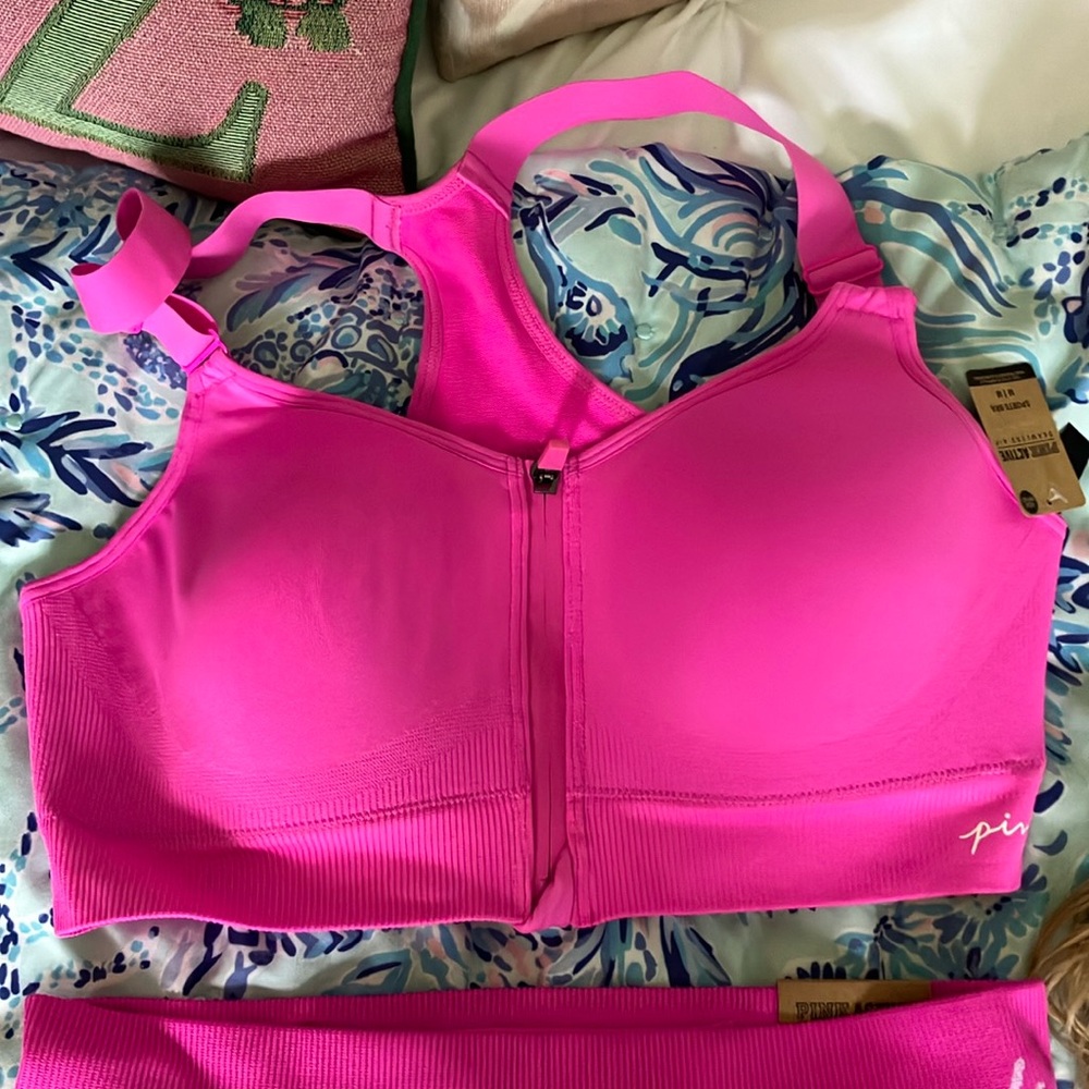 Victorias Secret Pink Active Seamless Sports Bra NWT